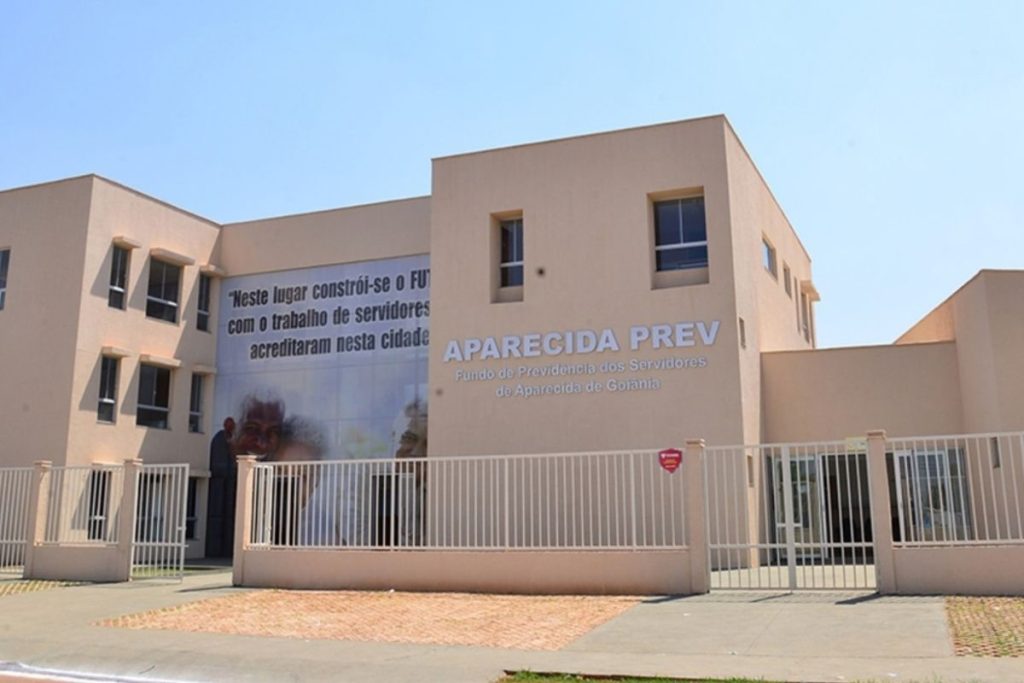 Justiça determina que aposentadoria de servidora passe de R$ 1,9 mil para quase R$ 9 mil