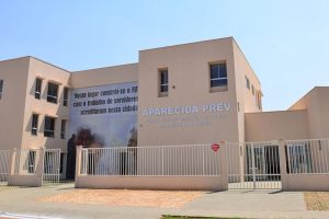 Justiça determina que aposentadoria de servidora passe de R$ 1,9 mil para quase R$ 9 mil
