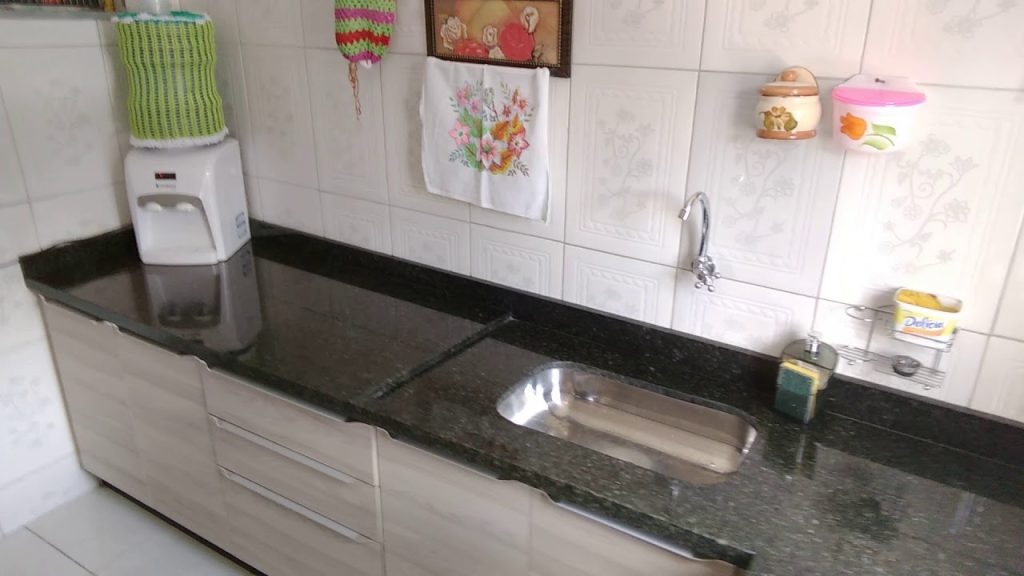 armário com bancada de mármore