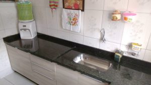 armário com bancada de mármore
