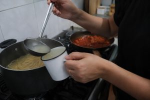 Chefe de cozinha dá dica para a hora de cozinhar o macarrão