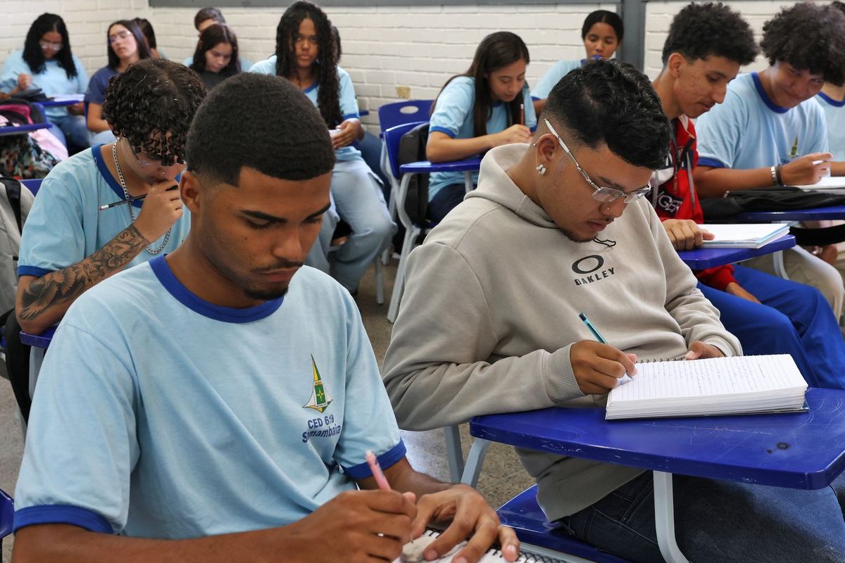 jovens da Geração Z na escola