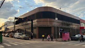 Prédio no Centro de Anápolis foi ocupado pela Têxtil Abril durante 28 anos.