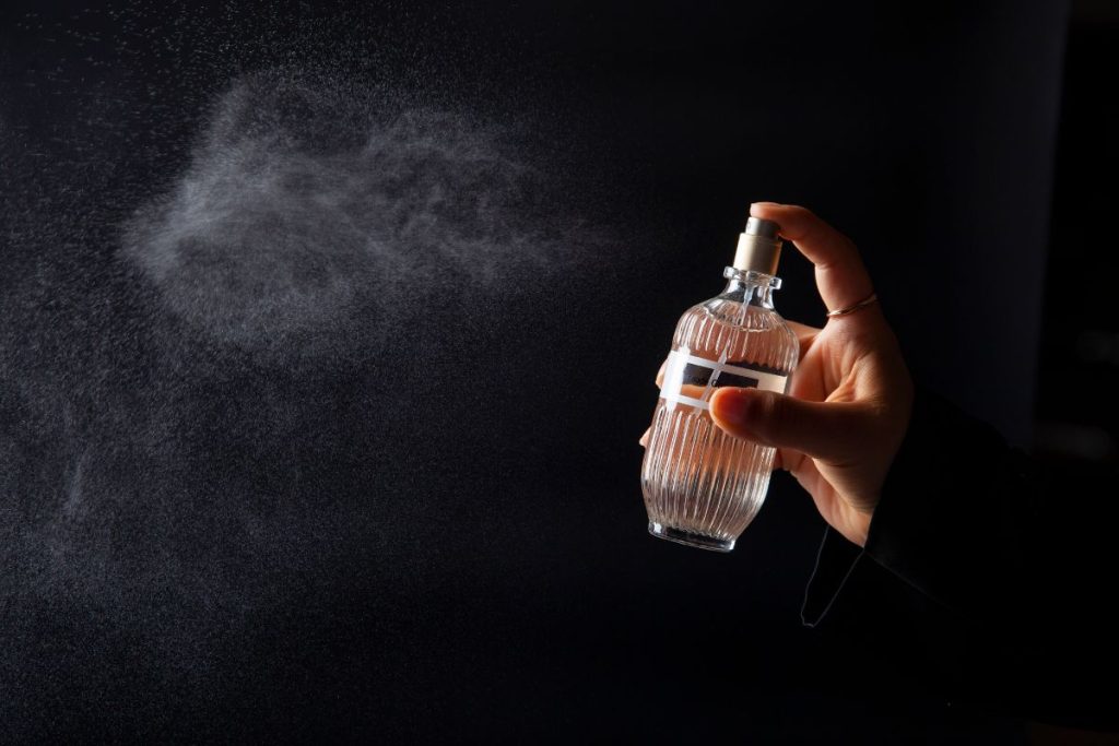 Os 3 perfumes femininos que fazem todo mundo notar sua chegada, segundo perfumistas internacionais