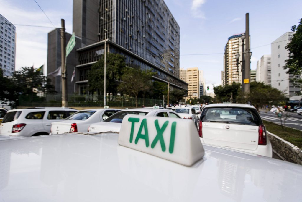 Prefeitura de SP cancela cadastro de taxista que cobrou R$ 30 mil por corrida de R$ 30