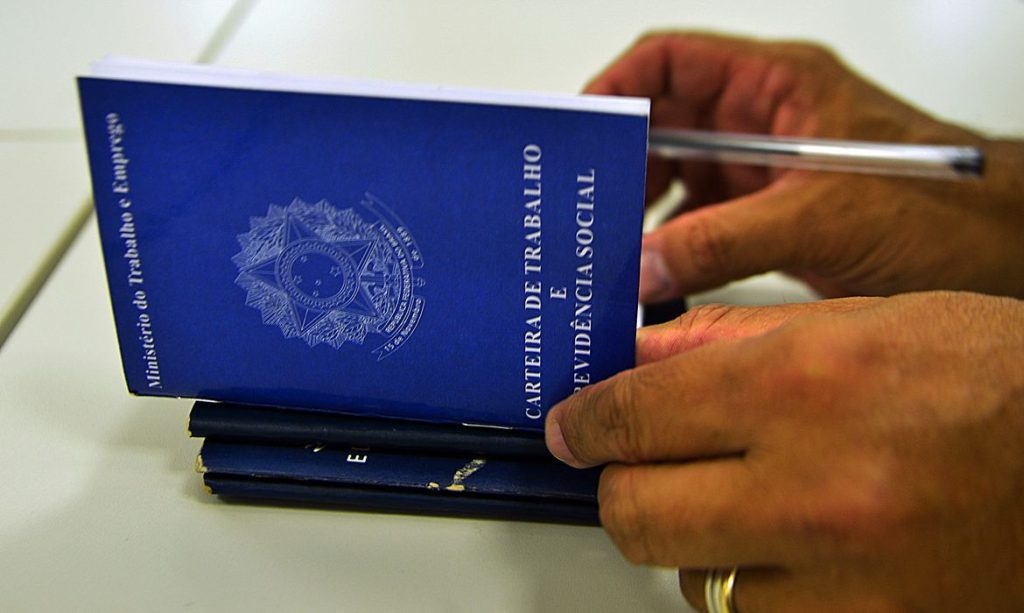 Brasil registrou taxa de desemprego de 5,3% no trimestre encerrado em agosto, menor nível para o período desde 2012. (Foto: Marcello Casal Jr/Agência Brasil)