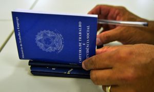 Brasil registrou taxa de desemprego de 5,3% no trimestre encerrado em agosto, menor nível para o período desde 2012. (Foto: Marcello Casal Jr/Agência Brasil)