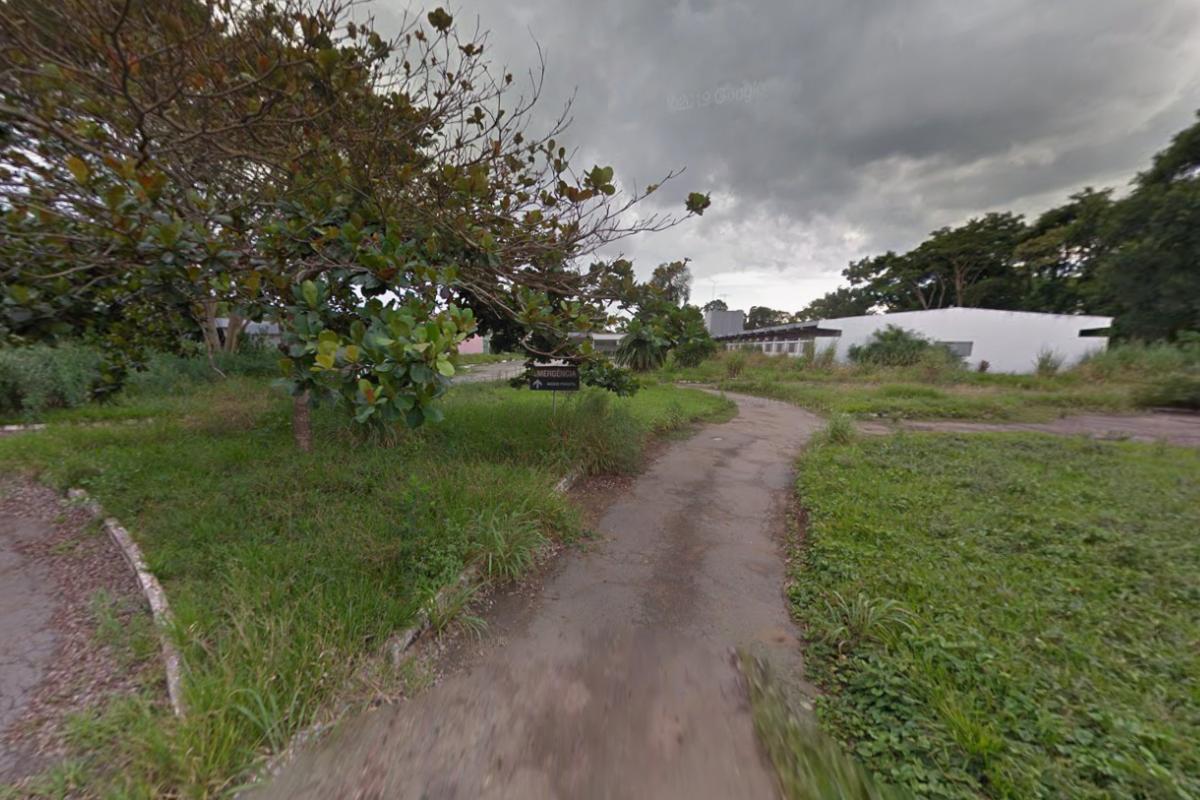 Hospital Santa Genoveva em 2019 já estava em situação de abandono. (Foto: Reprodução/Google Maps)