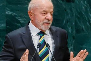 Lula diz que dinheiro pedido por Flávio Bolsonaro a Vorcaro bancava Eduardo nos EUA