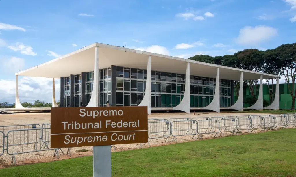 Homem é preso ao tentar invadir a sede do STF em Brasília