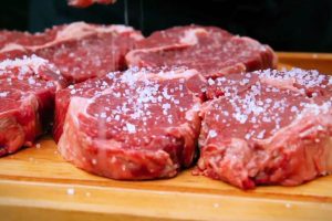 Churrasco sendo preparado