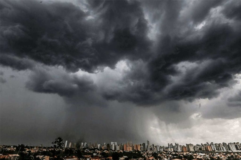 Nova frente fria avança, muda o tempo em Goiás e coloca 152 cidades sob risco de tempestades, com ventos fortes e possibilidade de granizo