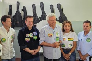 “A força vem do interior”, destaca Caiado após ir às urnas em Nova Crixás