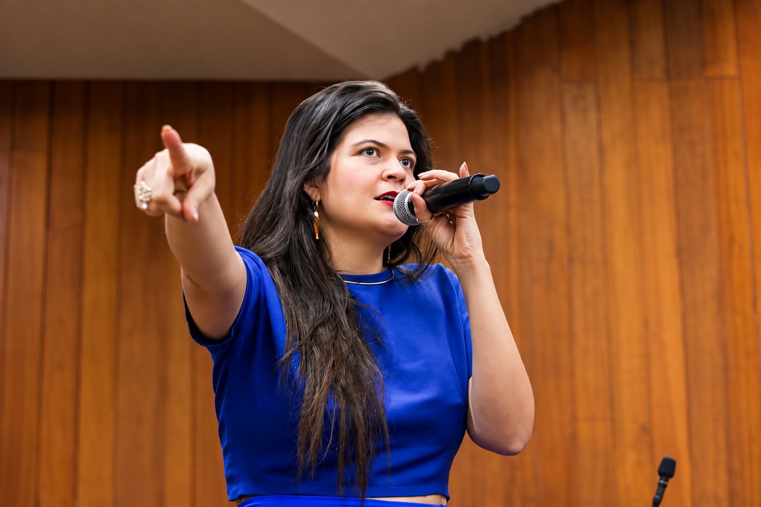 Entenda por que, mesmo sendo a 7ª mais votada com 123.311 votos, Aava Santiago não conseguiu se eleger deputada por Goiás