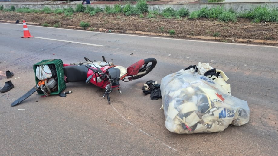 Motociclista bate em pacote deixado na BR-060, cai na pista e morre atropelado em Goiânia