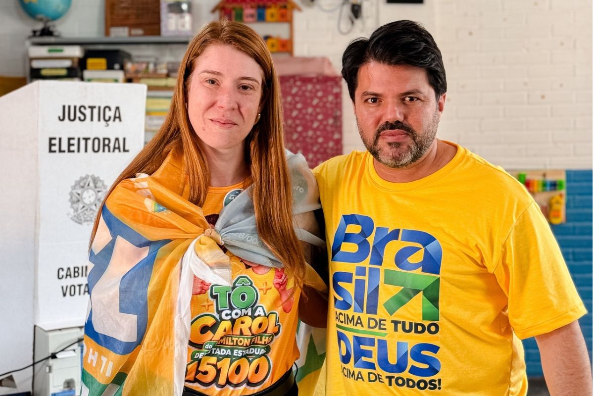 Andreia Rezende e Márcio Corrêa votaram juntos nas eleições de 2026. (Foto: Reprodução/Instagram)