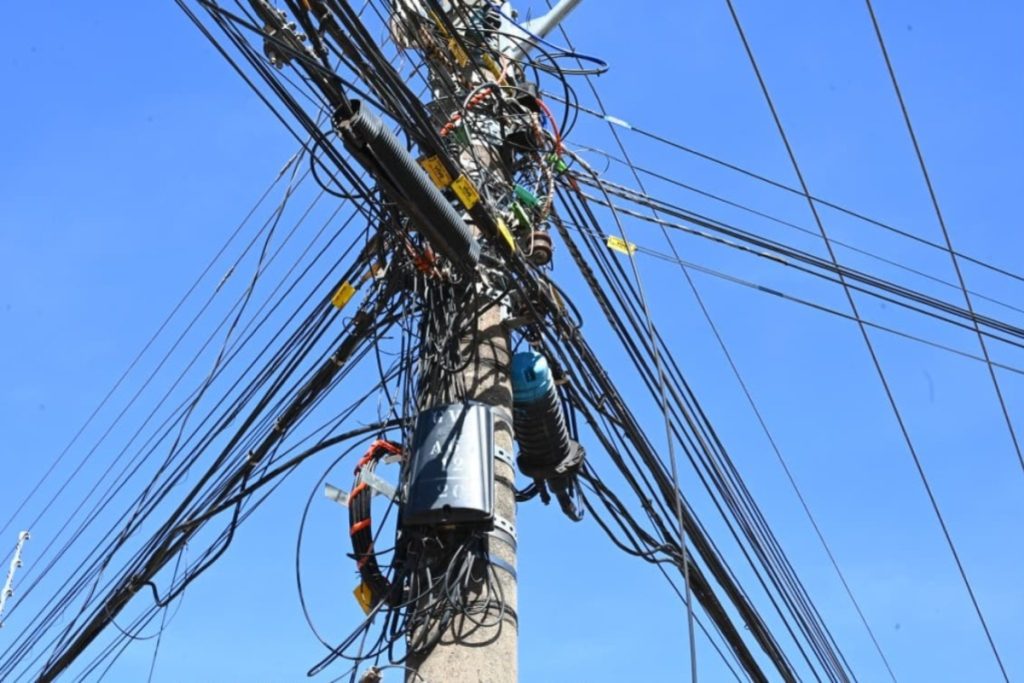 Operação regulariza mais de 4,6 mil postes em Goiânia e retira 203 toneladas de fios