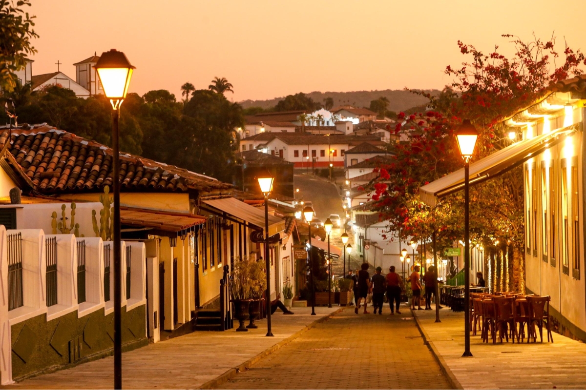 A cidade goiana perto de Goiânia e Anápolis que tem cachoeiras, casarões antigos e rua gastronômica para passar o fim de semana descansando