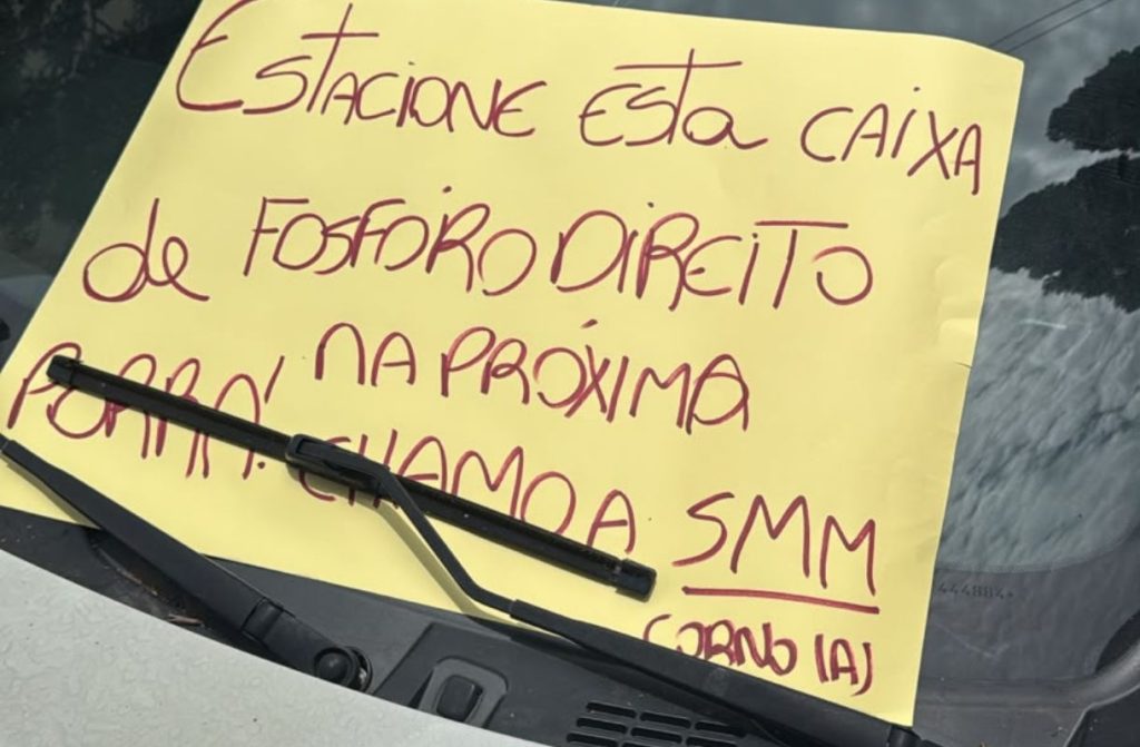 Placa colocada em carro de motorista de Goiânia chama atenção