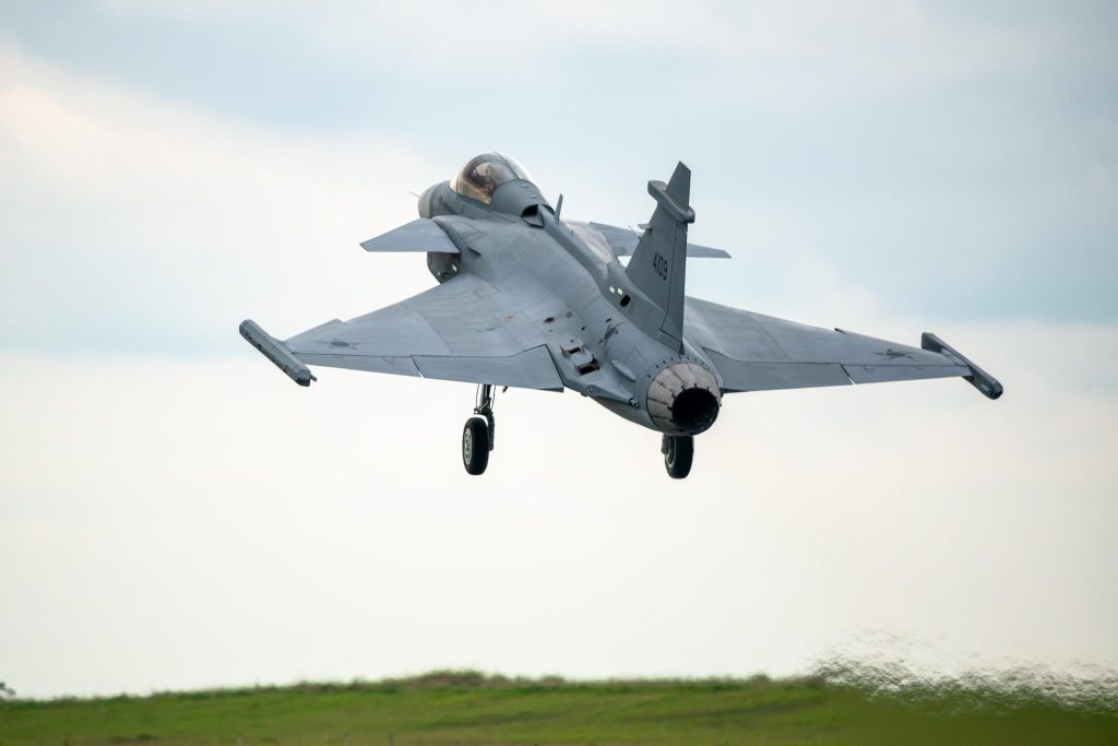 Caça de guerra capaz de chegar a 2,4 mil km/h está pronto para reforçar a defesa aérea brasileira e será levado para Anápolis