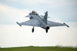 Caça de guerra capaz de chegar a 2,4 mil km/h está pronto para reforçar a defesa aérea brasileira e será levado para Anápolis