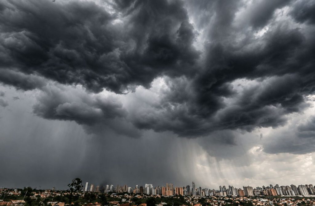 Ciclone mantém Goiás em alerta para temporais até o feriadão