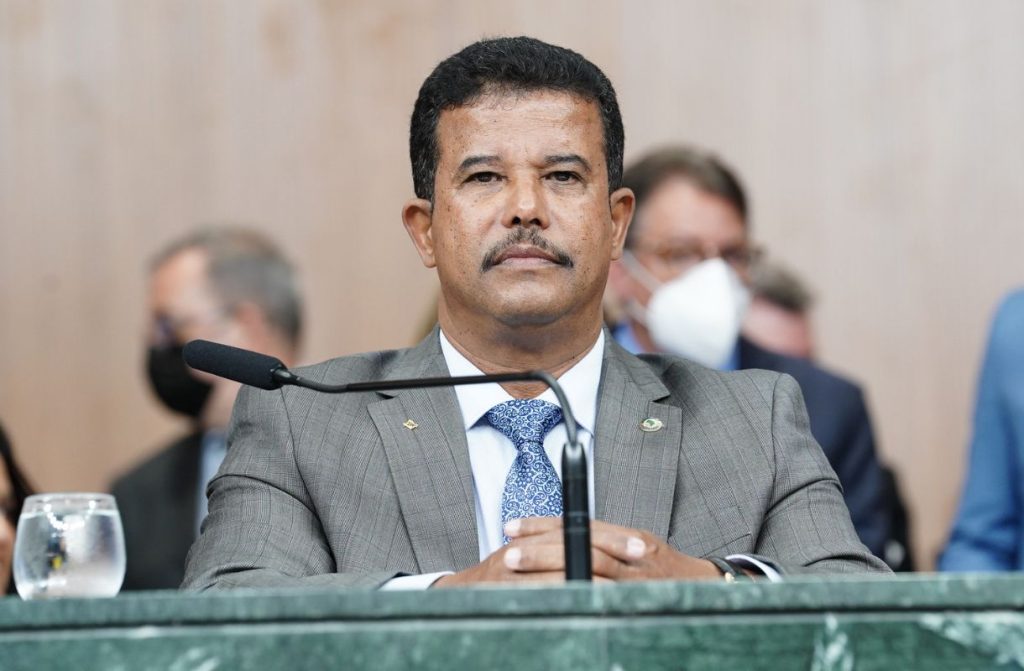 Derrotado nas urnas, Coronel Adailton está processando Márcio Corrêa e quer R$ 100 mil de indenização