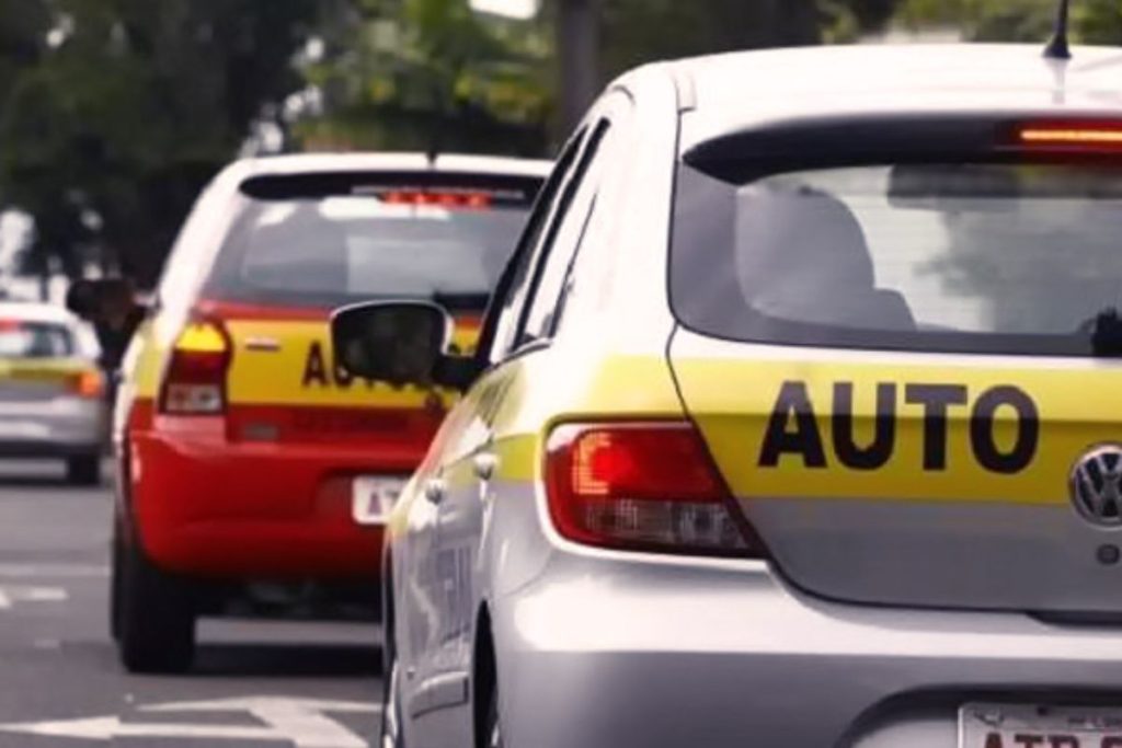 Carga horária da autoescola para tirar a CNH muda