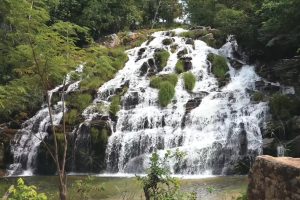 A cidade goiana cercada por serras, rios e lagos que reúne cachoeiras e paisagens pouco conhecidas pelos turistas