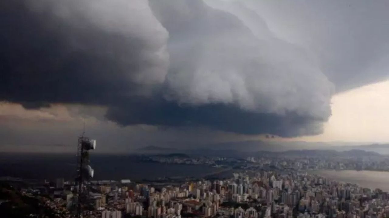 Ciclone se forma próximo ao Brasil e previsão aponta chuva de até 300 mm com sequência de tempestades e risco de granizo