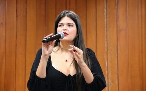 Aava Santiago retomou o mandato na Câmara de Goiânia após liminar do CNJ. (Foto: Reprodução/Câmara Municipal de Goiânia)