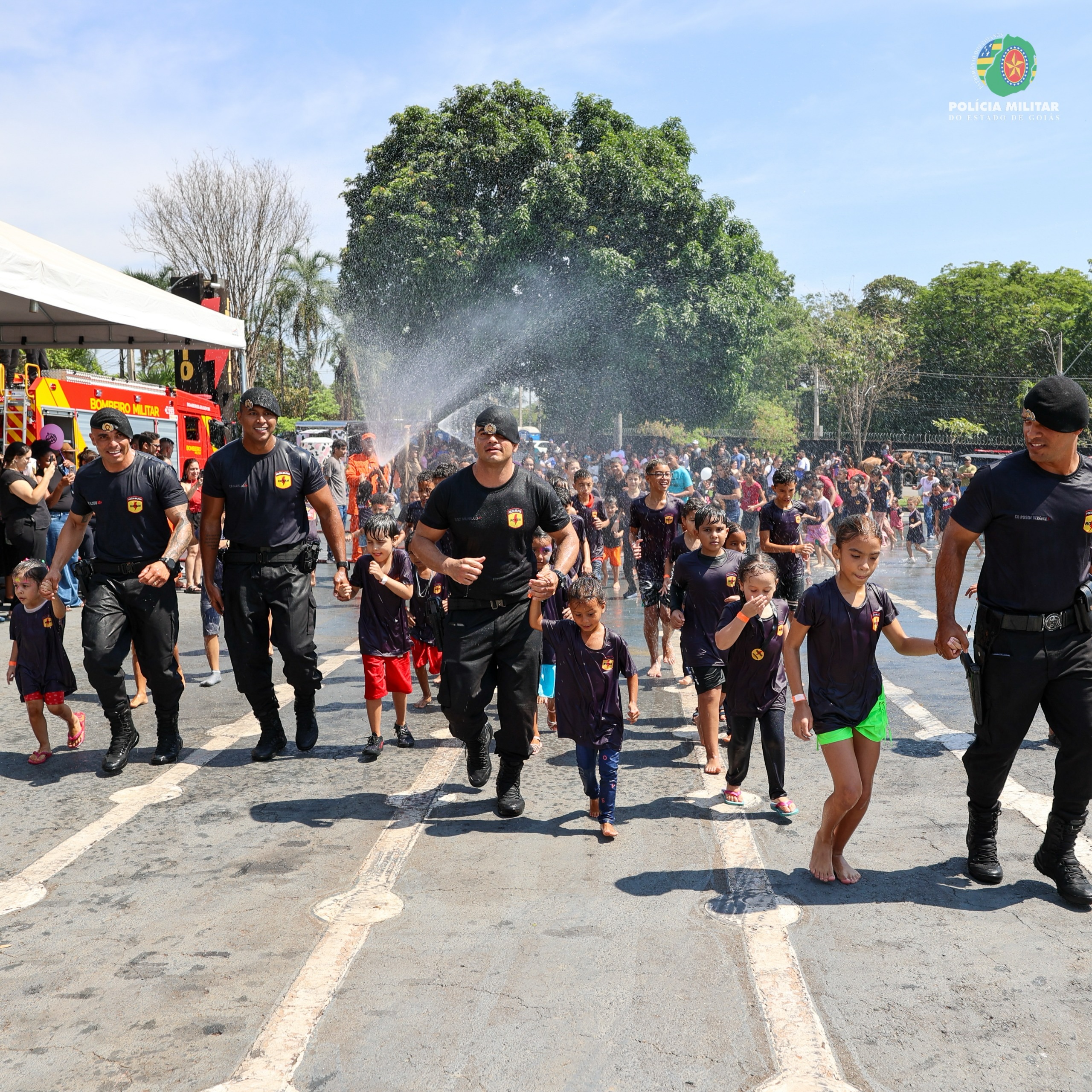De flexões a passeio de buggy, crianças encaram missão especial com policiais da Rotam