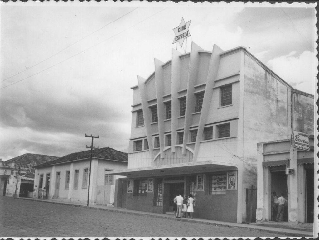 Cine Estrela, um dos espaços que marcaram a história cultural de Ipameri. (Foto: Reprodução/IBGE)