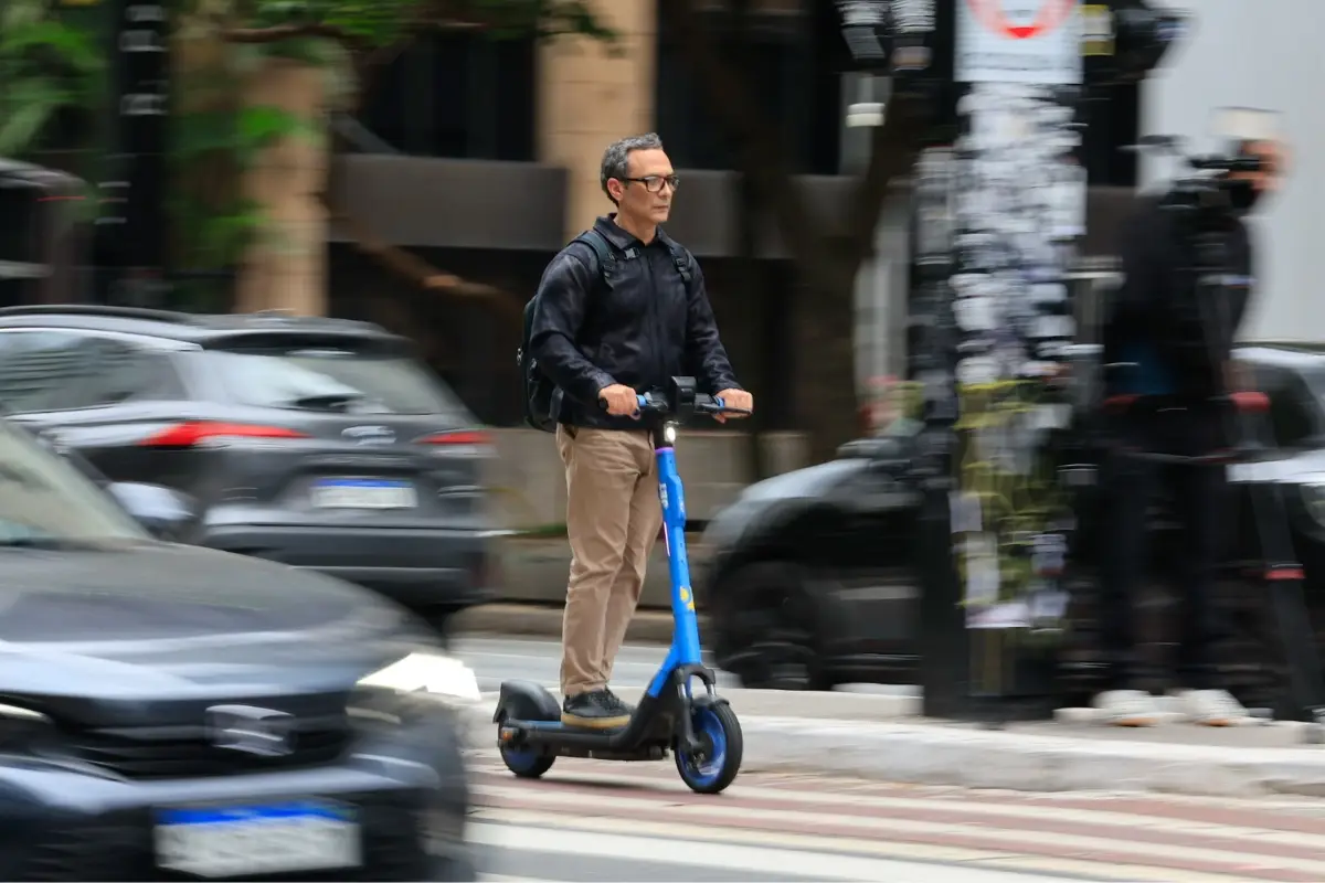 Começa a valer as novas regras para bicicletas e patinetes elétricos