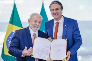Lula anuncia Pé-de-Meia para universitários com R$ 700 mensais e poupança de R$ 10 mil; entenda quem poderá receber