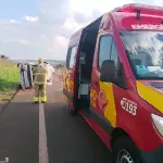 Colisão provocou o capotamento dos dois veículos. (Foto: Reprodução)