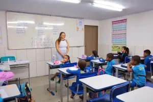 Concurso da Educação com quase 3 mil vagas e salários de até R$ 4,5 mil abre inscrições em novembro em Aparecida de Goiânia