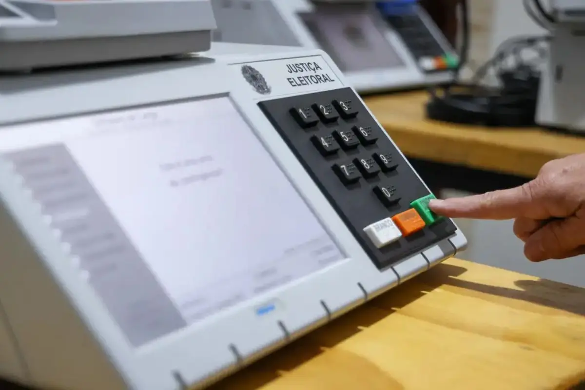“Six seven” nas urnas: eleitores digitaram 67 para governador e presidente em Goiás e ficaram sem votar em ninguém - Foto