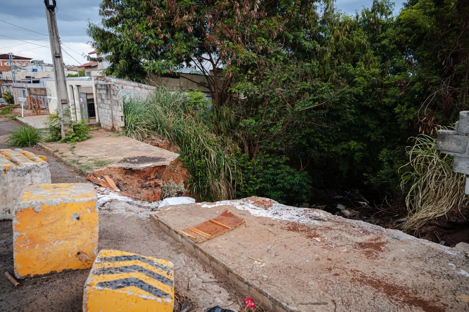 Erosões na Vila Brasil, em Anápolis.