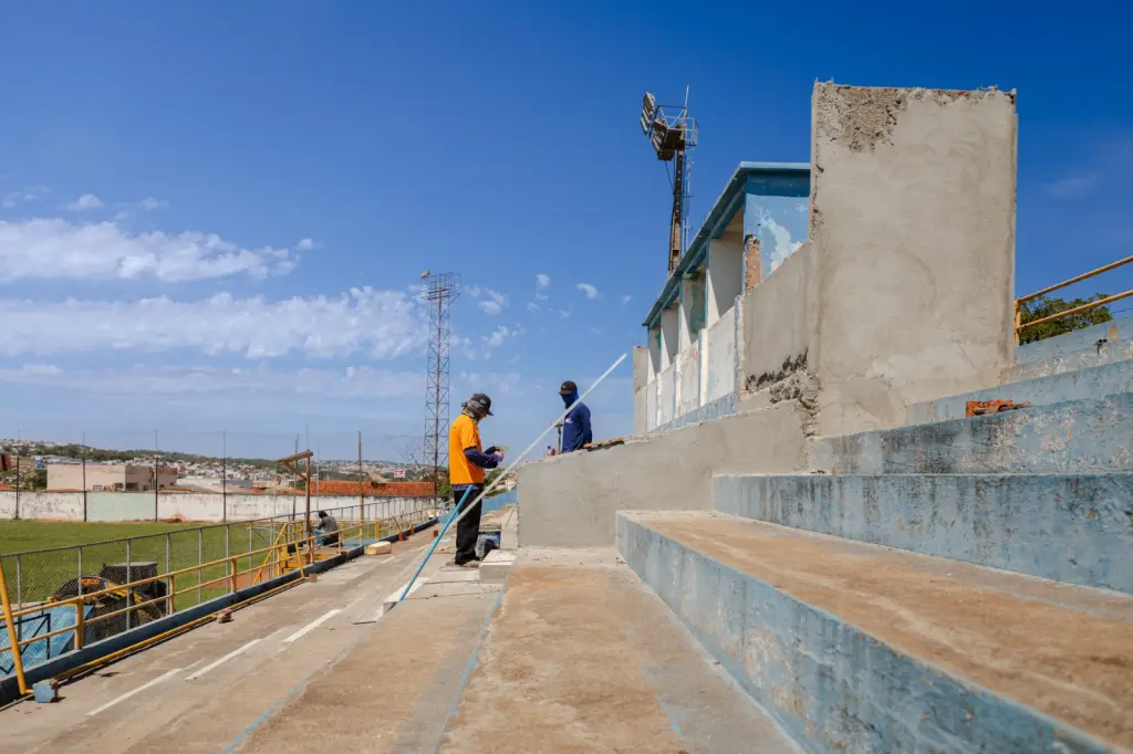 Reforma no Estádio Zeca Puglise, que passa por obras.