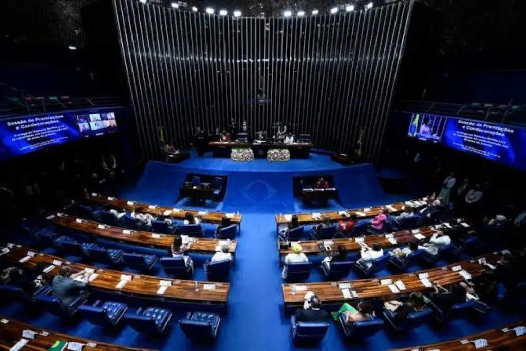 Senado aprova PEC do fim da escala 6x1 em primeiro turno, em trunfo para Lula a 11 dias da eleição