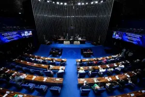 Senado aprova PEC do fim da escala 6x1 em primeiro turno, em trunfo para Lula a 11 dias da eleição
