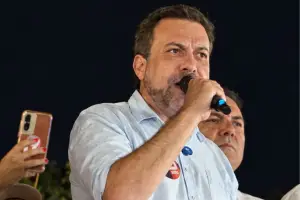 "Hoje é o dia que vai ficar para os livros de história do Brasil", diz Boulos em Goiânia