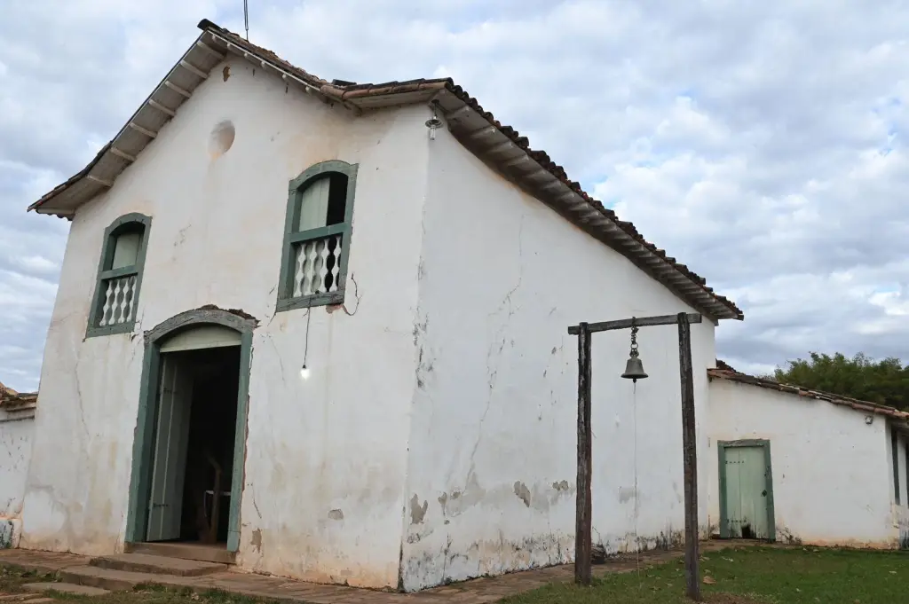 Estruturas remanescentes da antiga igreja fazem parte do conjunto histórico do Arraial de Ouro Fino. (Foto: Iphan)