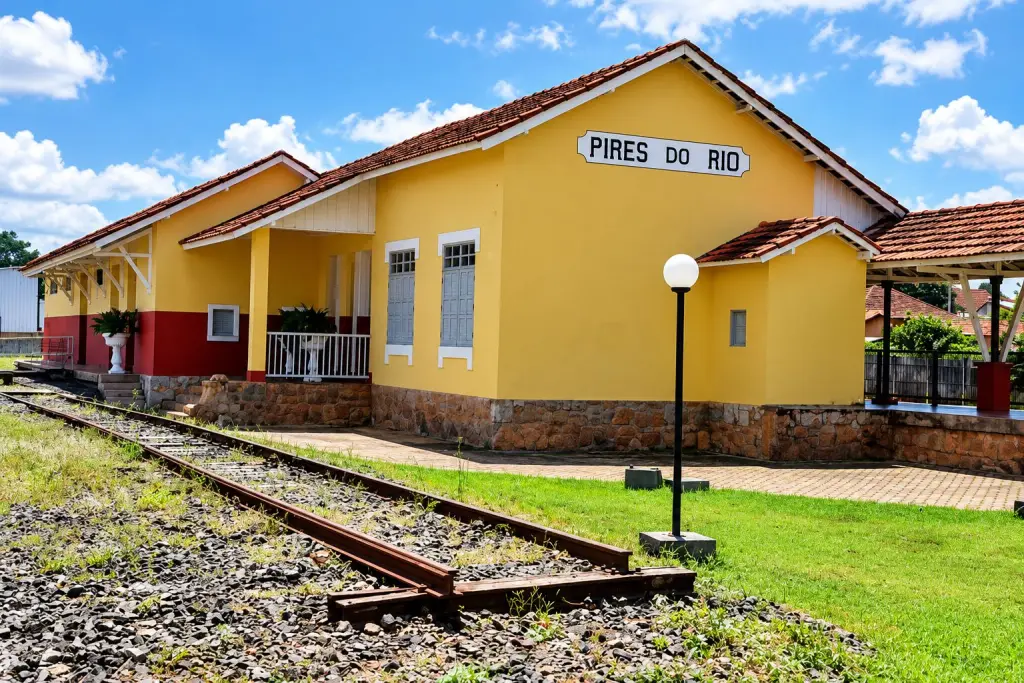 Museu Ferroviário de Pires do Rio preserva locomotivas, equipamentos e outros registros da expansão ferroviária em Goiás. (Foto: Reprodução) 