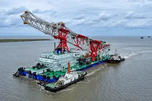 China envia ao Brasil o seu maior navio usado em obras para construir uma ponte de 46 quilômetros