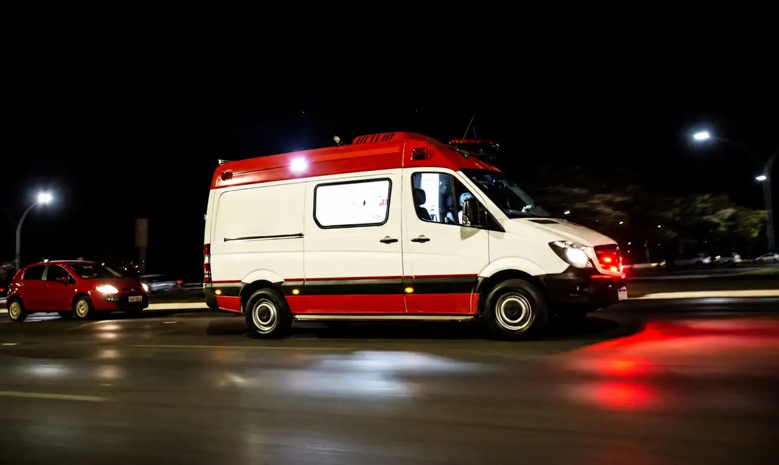Motorista bloqueia ambulância durante 6 km e recebe punição de R$ 80 mil, além de ficar 2 anos sem habilitação