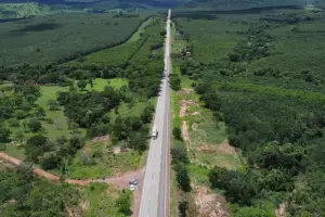 BR-414 em trecho que corta Goiás. rodovias