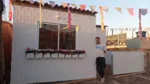 Casa feita com duas toneladas de plástico reciclado é montada em apenas 15 horas