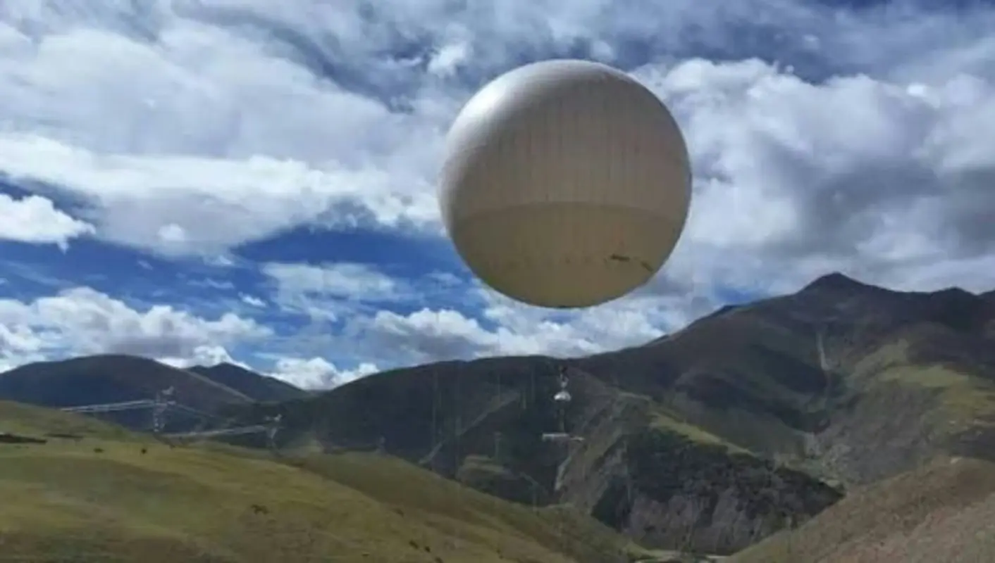 China lança balão gigante
